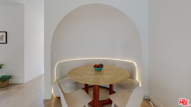 Foto del edificio - 4865 Wicopee Ave