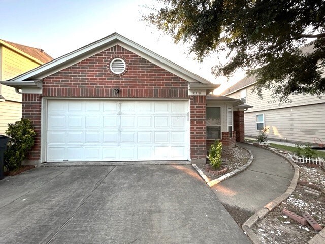 Foto principal - 15719 Wisteria Hill St