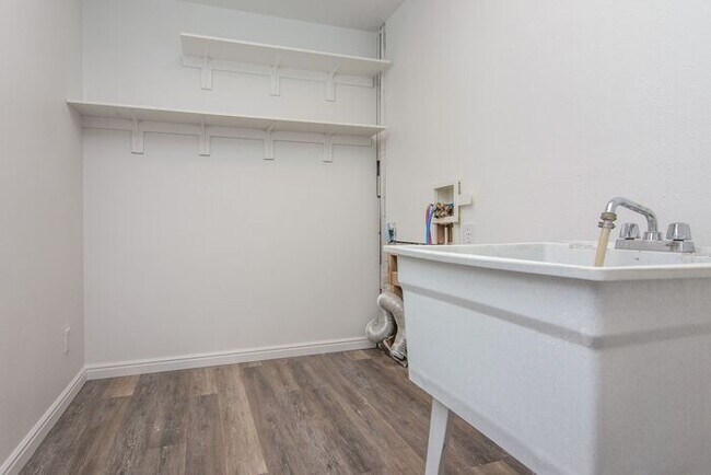 Foto del edificio - 6567 Sunrise Oak Dr