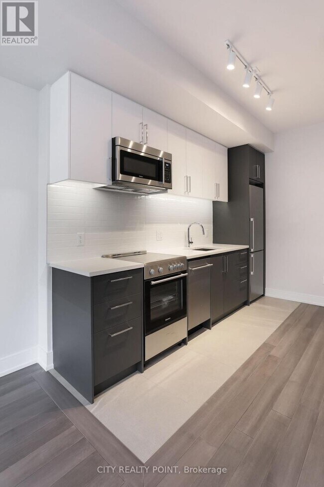 Building Photo - 2525 Bathurst St