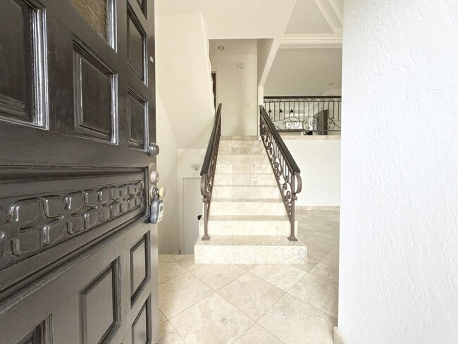 Building Photo - Beautiful Townhome on The Legends Golf Cou...