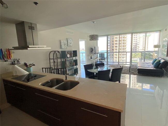 Foto del edificio - 465 Brickell Ave