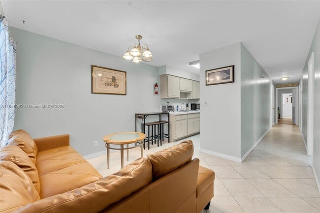 Building Photo - 820 SW 12th Ct