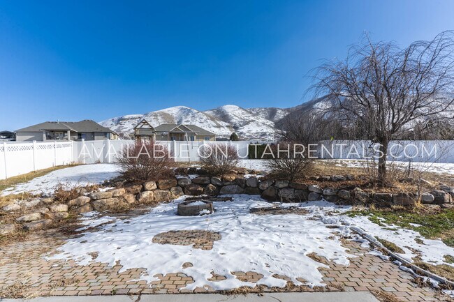 Building Photo - 1595 S 50 W