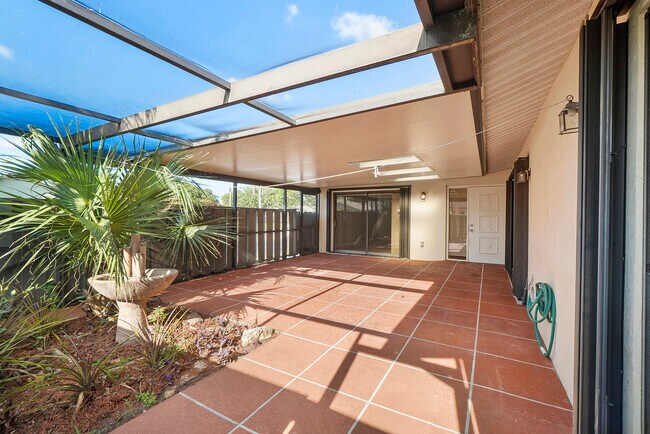 Foto del edificio - 8016 Ambach Way