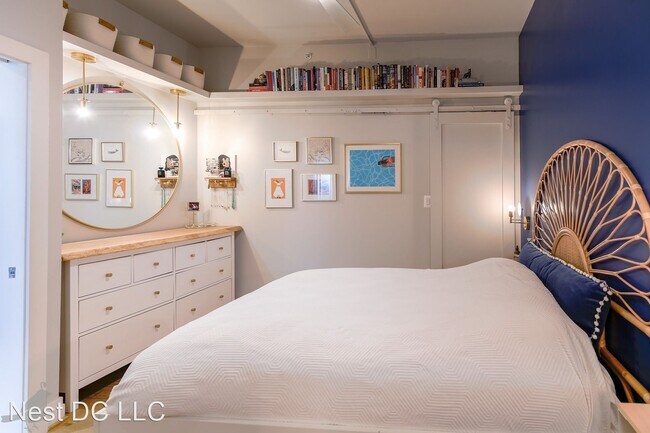 Building Photo - 1 br, 1 bath House - 301 H St NE Unit 403