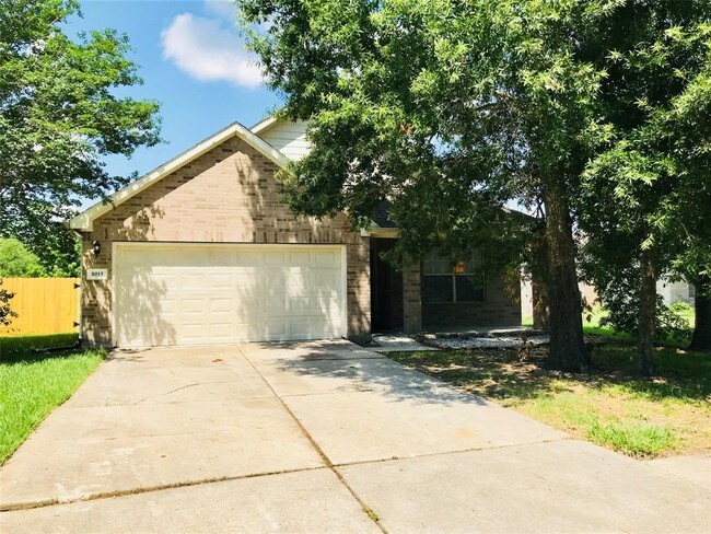 Foto del edificio - 8015 Pinewood Crest Ln