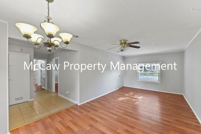 Building Photo - 1520 Hilltop Dr