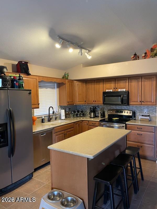 Foto del edificio - 6916 E Lakeview Ave