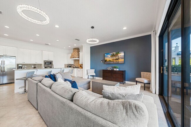 Building Photo - 815 Golden Bear Dr