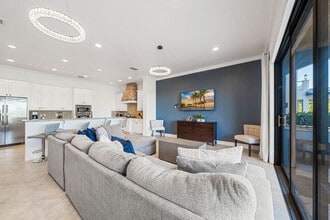 Building Photo - 815 Golden Bear Dr