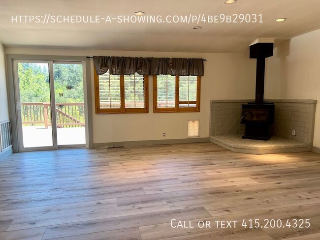 Building Photo - **Move-In Special: First Month Free!** Bea...