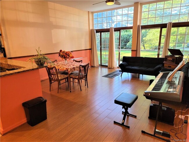 Building Photo - 1402 Villa at the Woods