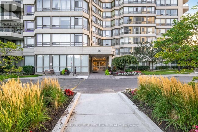 Photo du bâtiment - 75 King St E