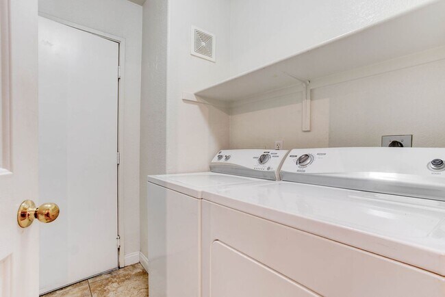 Foto del edificio - 3661 Renovah St