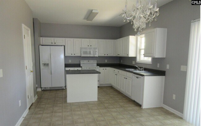 Building Photo - 242 Castlebury Dr