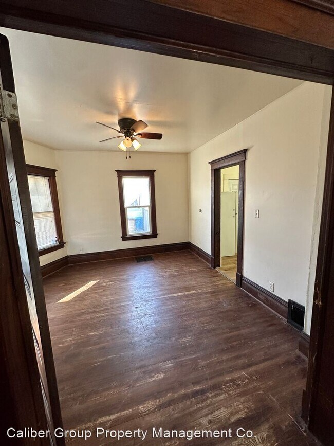 Building Photo - 3 br, 1 bath House - 1303 W 2nd St
