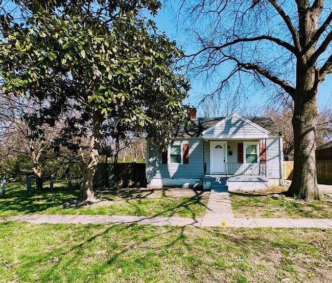 2-4 Bedroom 1 Bathroom Home - 2-4 Bedroom 1 Bathroom Home