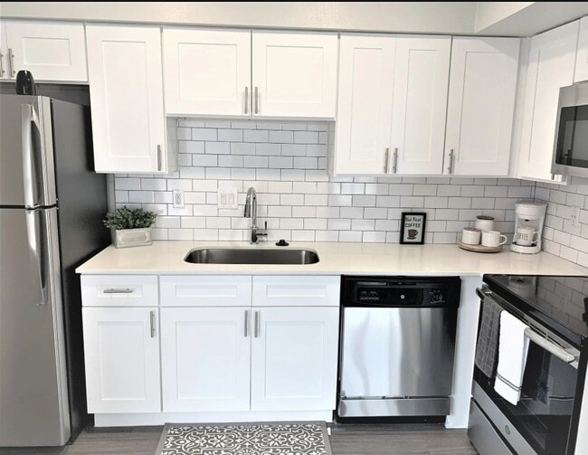 Foto del edificio - 7001 S Congress Ave