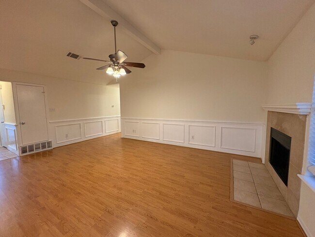 Building Photo - Great 3-bed 2-bath Home Birdville ISD *New...