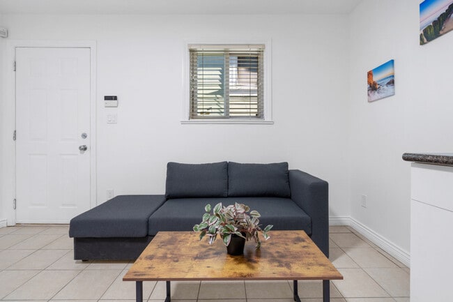 Building Photo - 6843 Fraser St