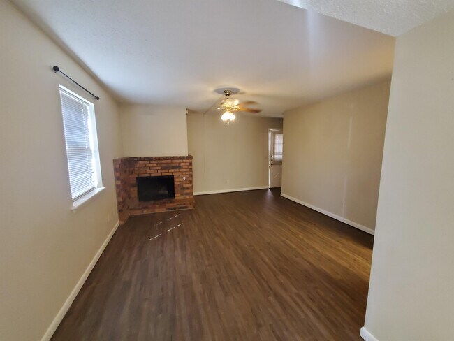 Building Photo - 3610 Hawthorne Dr