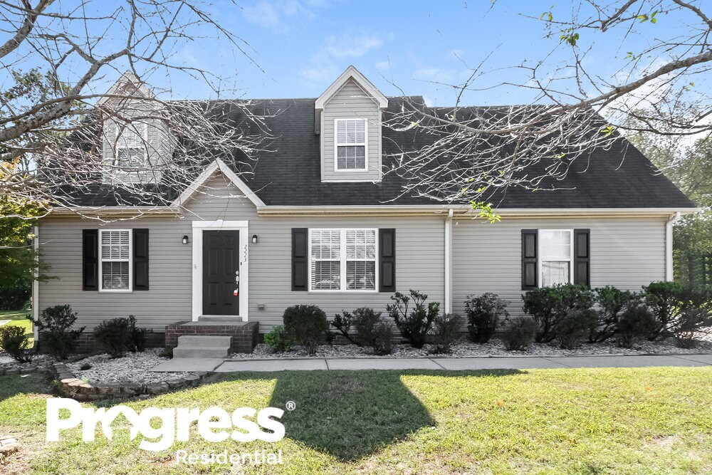 Foto principal - 2223 Sawmill St