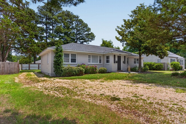 Building Photo - 404 Roselynn Ln