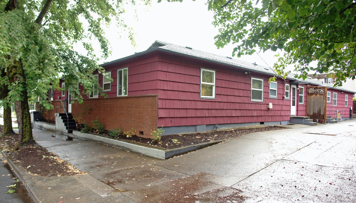 Building Photo - 5302-5312 NE Hoyt St