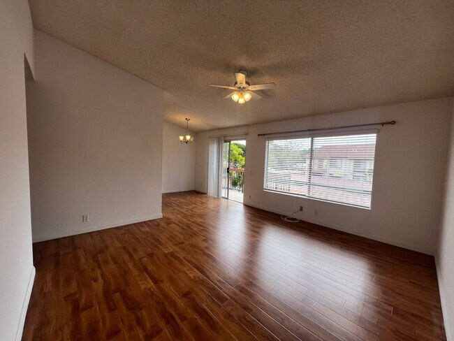 Foto del edificio - 2 Bedroom Condo in UTC!