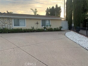 Building Photo - 5706 Wallis Ln