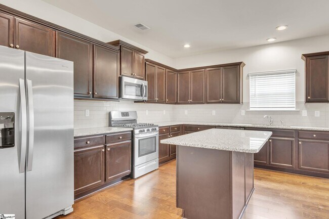 Building Photo - 105 Hartwood Lake Ln
