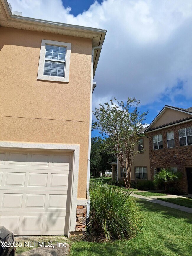 Foto del edificio - 7217 Deerfoot Cir