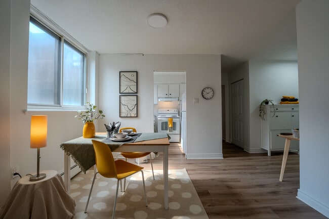 Building Photo - 10200 de Bois-de-Boulogne