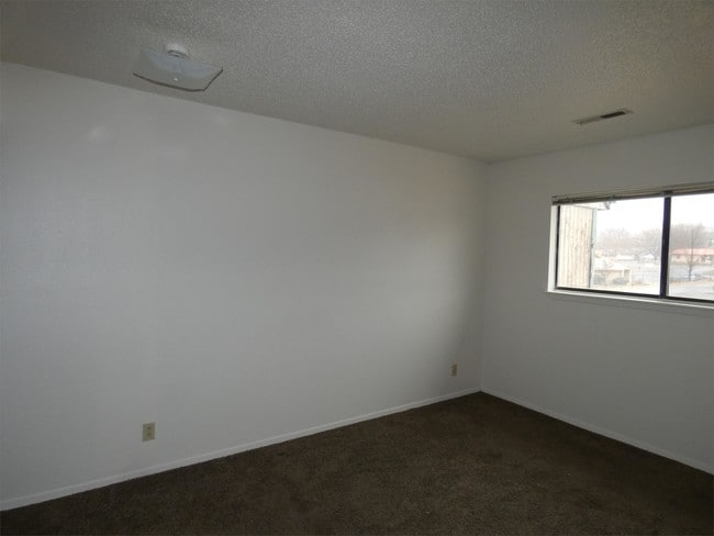 Building Photo - 2709 Leslie Rd