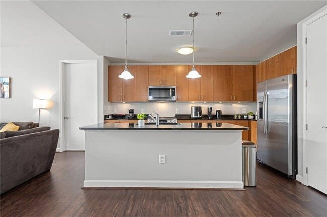 Building Photo - 711 Cosmopolitan Dr NE