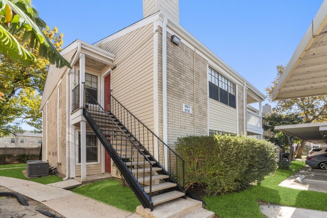 Building Photo - 2750 Holly Hall St