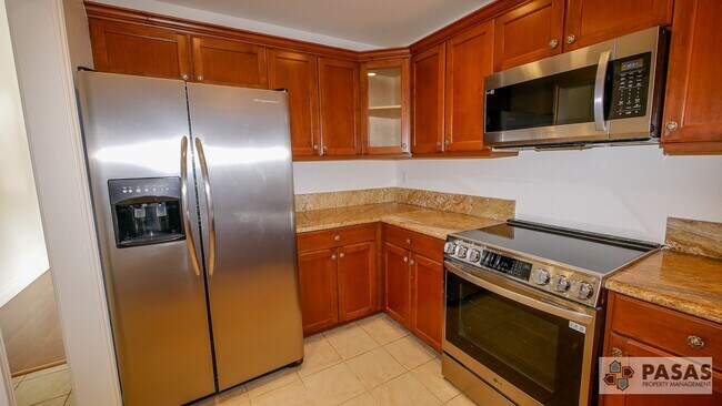 Foto del edificio - Point Loma Condo - Single-Story End Unit with Sunroom & 2 Covered Parking Spots