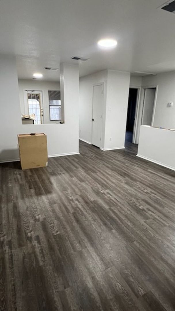 Building Photo - NICE COZY 2 BEDROOM 1 BATH PLUS OFFICE