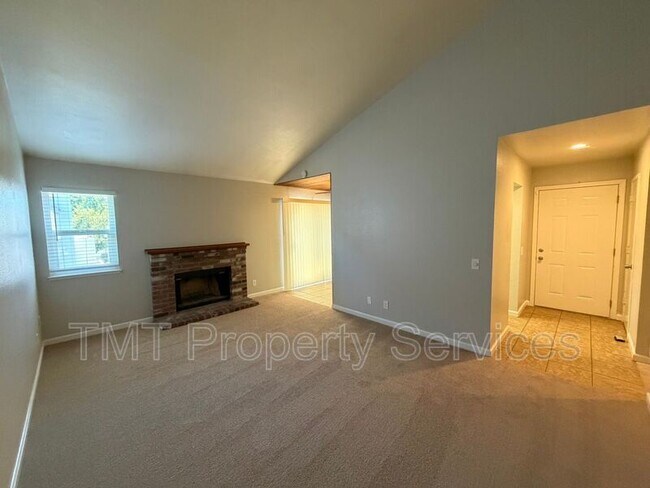 Foto del edificio - 8252 Center Pkwy