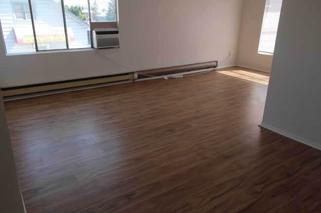 Foto del edificio - 1110 N Miller St