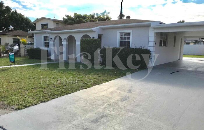 Foto principal - 1750 NW 133rd St