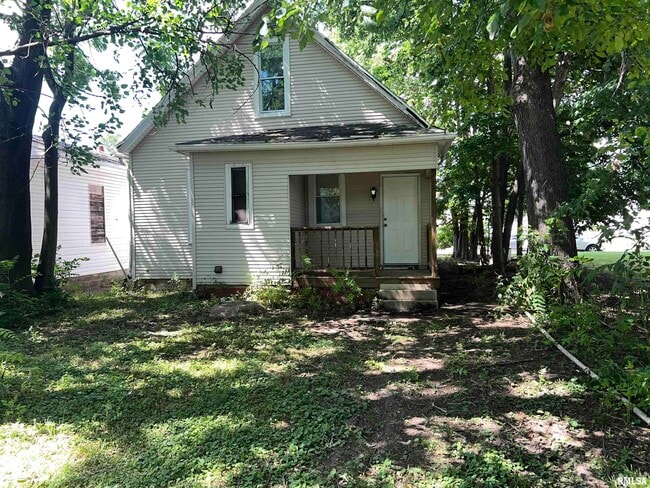 Building Photo - 114 E Maywood Ave