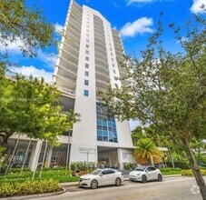 Building Photo - 10 SW South River Dr