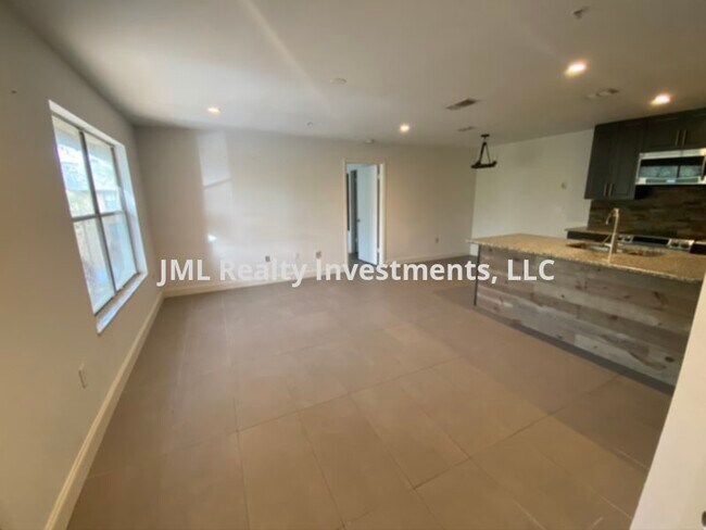 Building Photo - 615 Dory Ln