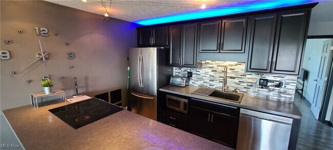 Foto del edificio - 2331 E Market St