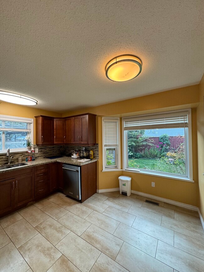 Building Photo - 1293 Novak Dr