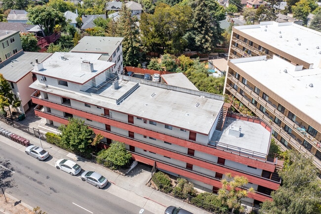 Building Photo - The Grand at Rockridge