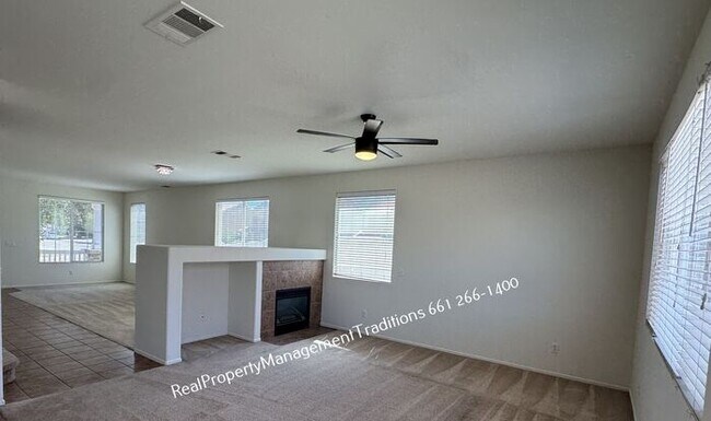 Foto del edificio - Spaciouse 4 Bed- 3 full Bath + plus Loft Home