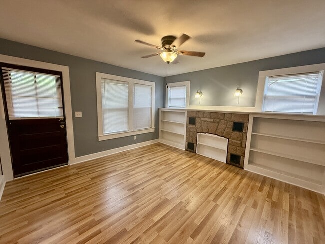 Building Photo - 321 W Allen St